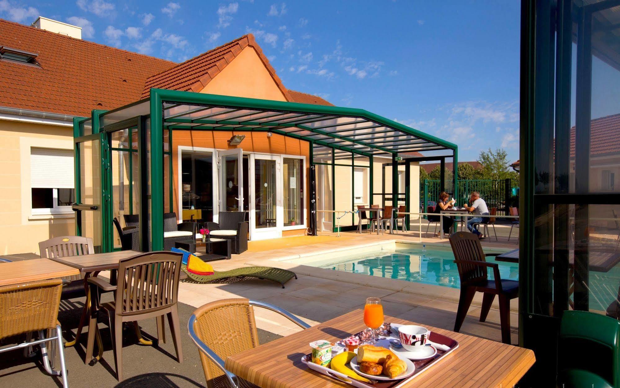 Jum'hotel Saints-Geosmes Exterior foto